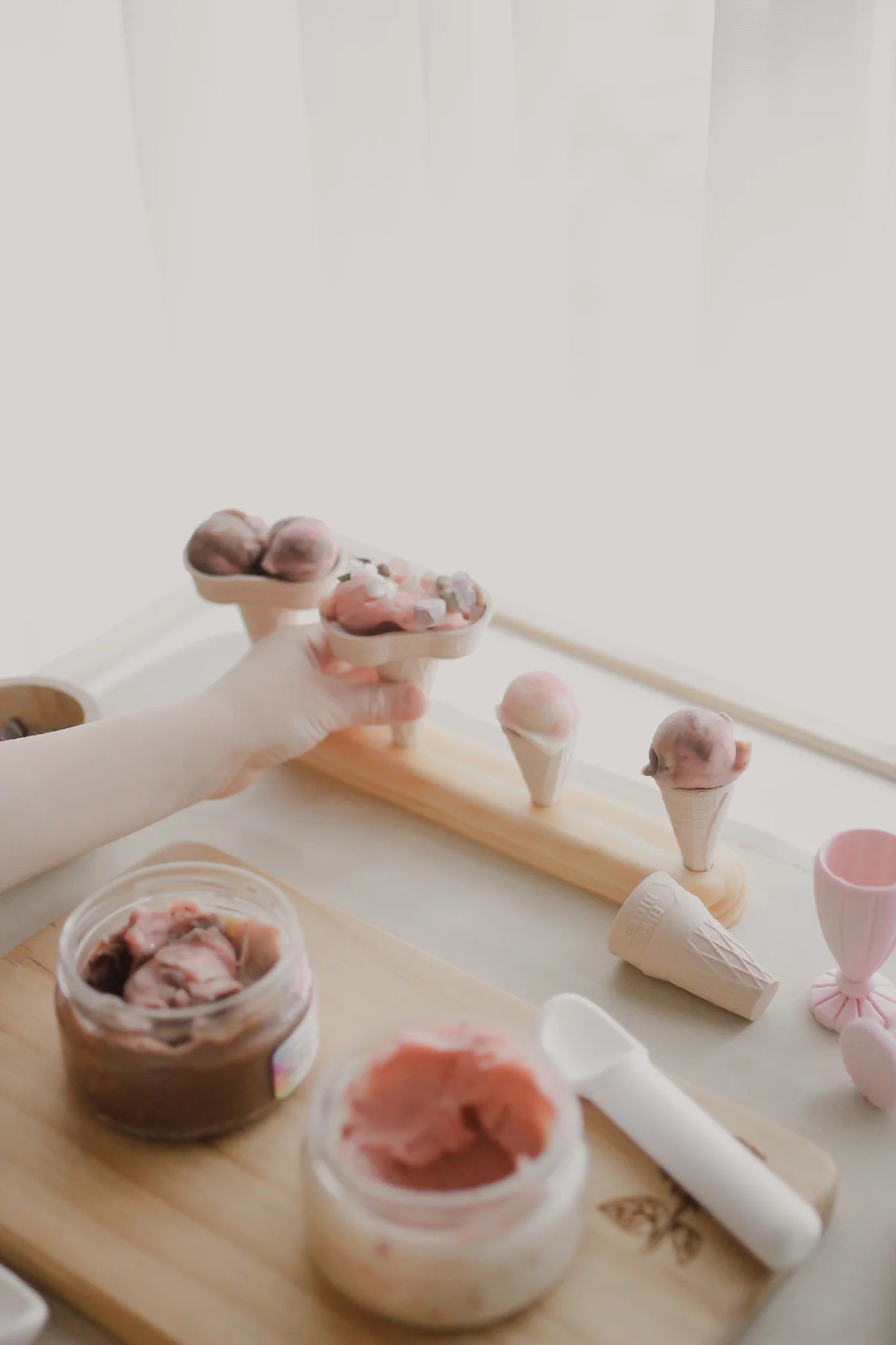 Wooden Ice Cream Stand 4-Hole